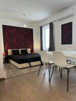 Studio mit Poolblick