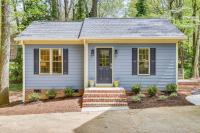 Beautiful Raleigh Cottage Rental 5 Mi to Downtown - Bed and Breakfast