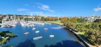 B&B Sydney - Harbourfront Bliss - 2 bedrooms, parking, balcony - Bed and Breakfast Sydney