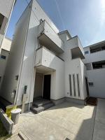 ALL TRUST2馆临近心斋桥道頓堀难波直达梅田关西机场Usj全新独栋别墅四个卧室可住8人超大空间3卫2浴厨房设施齐全电视冰箱洗衣机空调配置齐全免费停车4分钟步行至今宫站 - B&B