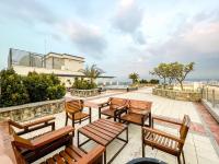 Zinnia Towers 1BR Condo with PS4 Karaoke Netflix & Swimming Pool - Bed and Breakfast