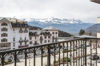 Conseil B - Chic 2BR City Center Apartment - Free Parking & Mountain View - By Cozee Rentals - B&B