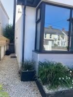 The Salt Box- Lovely refurbished annexe, free parking, walk to Porth beach. - Chambres d'hôtes Saint Columb Minor