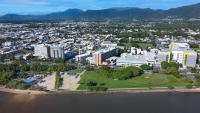 Zion Escapes Cairns City Waters Edge Family Apartment - Chambres d'hôtes Cairns