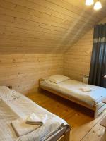 Sosnowy Domek Piętro - Bed and Breakfast Graboszyce