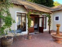 Heart of Constantia - SOLAR POWERED - B&B