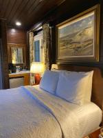 Carlyle Junior Suite