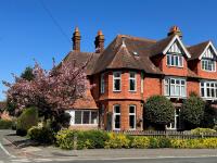 Forest Side Guesthouse - Bed and Breakfast