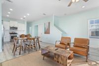 Walk to downtown seafood market Bay views - B&B Pensacola