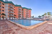 Steps to Beach, Pool Access: Indian Shores Condo - B&B Clearwater Beach