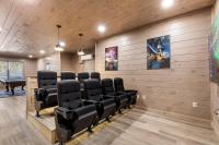 Smoky Poolside Chalet - B&B Sevierville