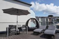 B&B Woolacombe - 20 Woolacombe East - Luxury Apartment at Byron Woolacombe, only 4 minute walk to Woolacombe Beach! - Bed and Breakfast Woolacombe