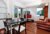 Appartamento con 2 Camere da Letto, Balcone e Vista Lago