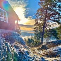 Kunstnerhytte med panoramautsikt på Furuholmen