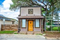 B&B Bandera - Lonesome Dove Bandera Cabin - Bed and Breakfast Bandera