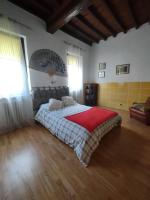 One-Bedroom Apartment with Balcony