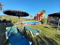 Apartamento de tres dormitorios muy espacioso con jardines y piscinas - Ferienwohnung