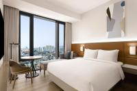 Queen Bed Room - Skyline View