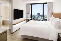 Queen Bed Room - Skyline View