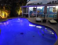 Palm Paradise-Seaside Home w Heated Saltwater Pool - B&B