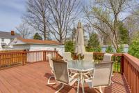 B&B Avon Lake - Chic Home with Deck, Walk to Lake Erie! - Bed and Breakfast Avon Lake