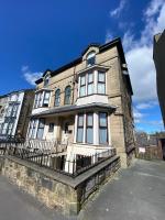 2 Bedroom - Garden Apartment, with parking - B&B