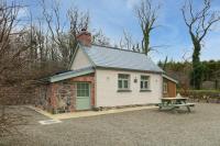 The Woodland Retreat Pembrokeshire Dog-friendly - Bed and Breakfast