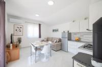 Villa Marinerro completely energy self-sustainable surrounded by olive groves and an orchard - Chambres d'hôtes Biograd na Moru