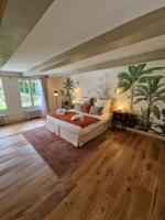 Bedroom 2: Deluxe Double Room Shower and Bath - Garden and River View