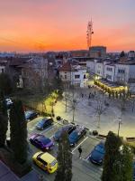 Old Town View - Ultra Central Apartment - Free Parking - Bed and Breakfast Târgovişte