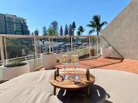 B&B Mooloolabah - License To Chill • Couple’s Escape in Mooloolaba - Bed and Breakfast Mooloolabah
