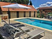 Le séchoir à tabac et sa piscine Les temps des sources - B&B