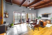 'Alpine House' Modern Delevan Cabin on 2 Acres - Bed and Breakfast Delevan