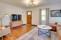 Mid-Century Modern Fayetteville Home Close to Town - Chambres d'hôtes Fayetteville