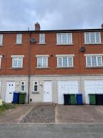 Spacious, Sleeps 14, 3 bathrooms, Central, Parking, Grimsby - Chambres d’hôtes