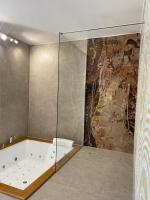 Queen Suite with Spa Bath
