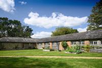 The Barn House - Swimming Pond,Jacuzzi,Chicks! - Chambres d’hôtes