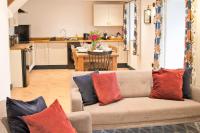 Stainsborough Hall Holiday Cottages - B&B Wirksworth