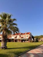 The Absolute Beachfront Villa - Ferienwohnung