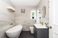 Newly renovated Victorian house with free parking - Chambres d’hôtes
