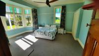 Kamer met Queensize Bed en Uitzicht op de Tuin