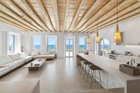 Villa Gaia, Beachfront, Plunge Pool & Sunset by Explore Andros - Bed and Breakfast Áno Aprovátou