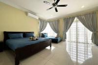 Desaru Utama Villa by Antlerzone - Chambres d’hôtes Bandar Penawar