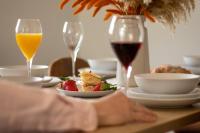 Grab a Deal Today! Massive Home For Contractors & Parking for 4 - B&B Chelmsford