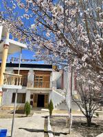 B&B Leh - Zambala guest house - Bed and Breakfast Leh