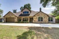 Chic Texas Abode with Patio and Fenced-In Yard! - B&B Tomball