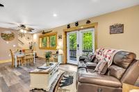Rambling Bear on Cove Creek, Hot Tub, WIFI, 560 FREE tickets each paid day!!! - B&B Sevierville