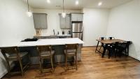 B&B Woodbridge - Brand New Spacious 2br - 2bth Basement - Bed and Breakfast Woodbridge