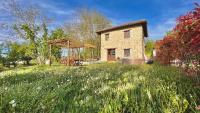 Spacious Langhe Vacation Family House With Large Garden - Nocciolina - Chambres d'hôtes Bossolasco