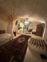 Deluxe Cave Suite